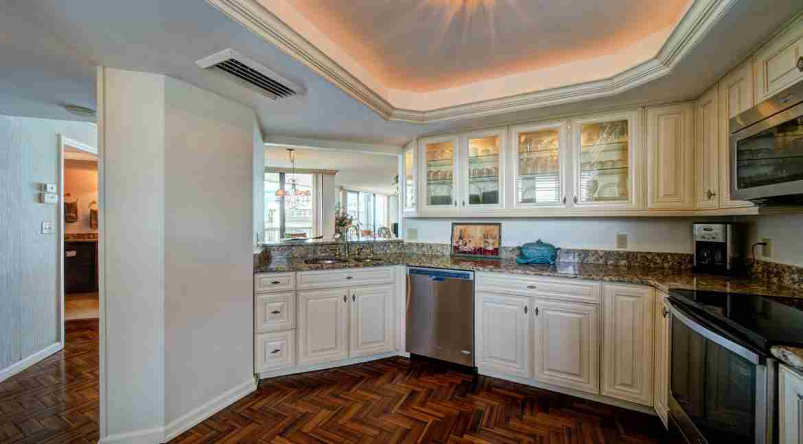 029 - Kitchen 3 - Island Dunes I #1301