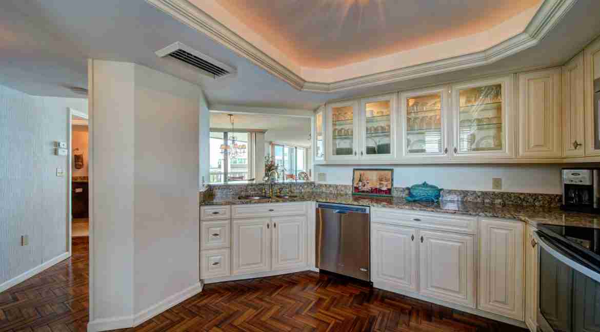 030 - Kitchen 4 - Island Dunes I #1301