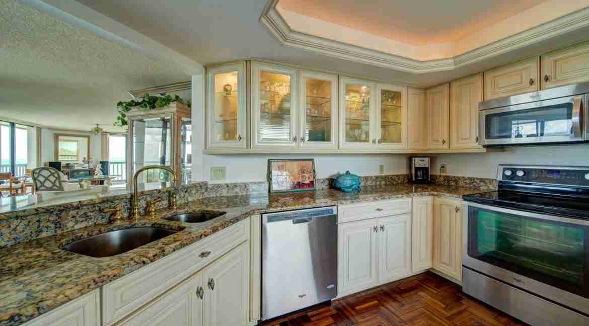 031 - Kitchen 5 - Island Dunes I #1301